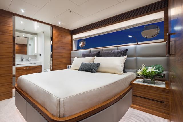 horizon tri deck 92 at sea